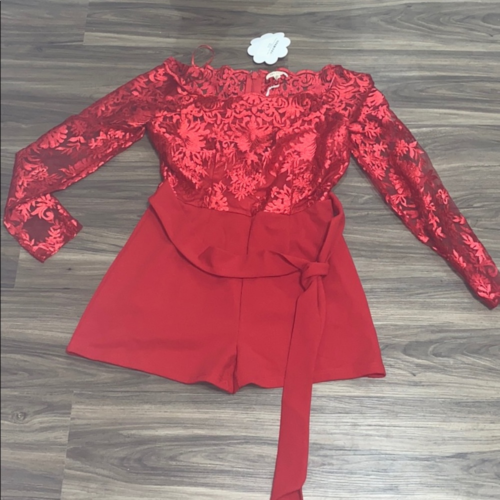 Red lace romper ❤️🔥